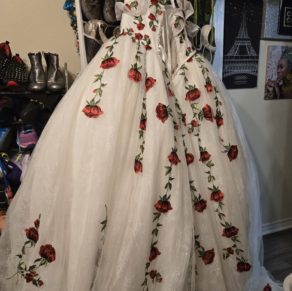 🔥🔥🔥EUC WEDDING/QUINCEAÑERA DRESS! ❤️**Not MK, Only For Exposure** - Picture 2 of 7